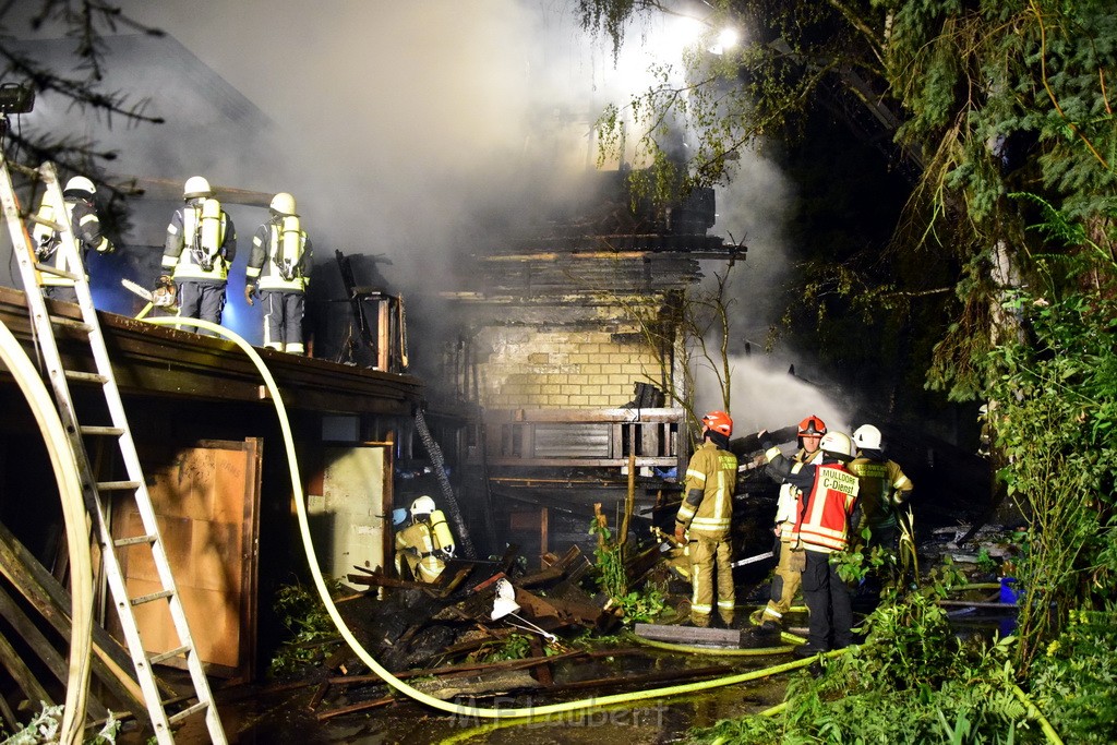 Grossfeuer Einfamilienhaus Siegburg Muehlengrabenstr P0211.JPG - Miklos Laubert